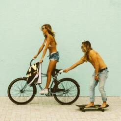 Sun Bum Original Sunscreen Lotion SPF30+ | 237ml | Sunbum Australia -FCS Shop Buy Sun Bum SPF30 Sunscreen Surf Shops Australia Online 237ml Lifestyle Shot 33352.1640741846